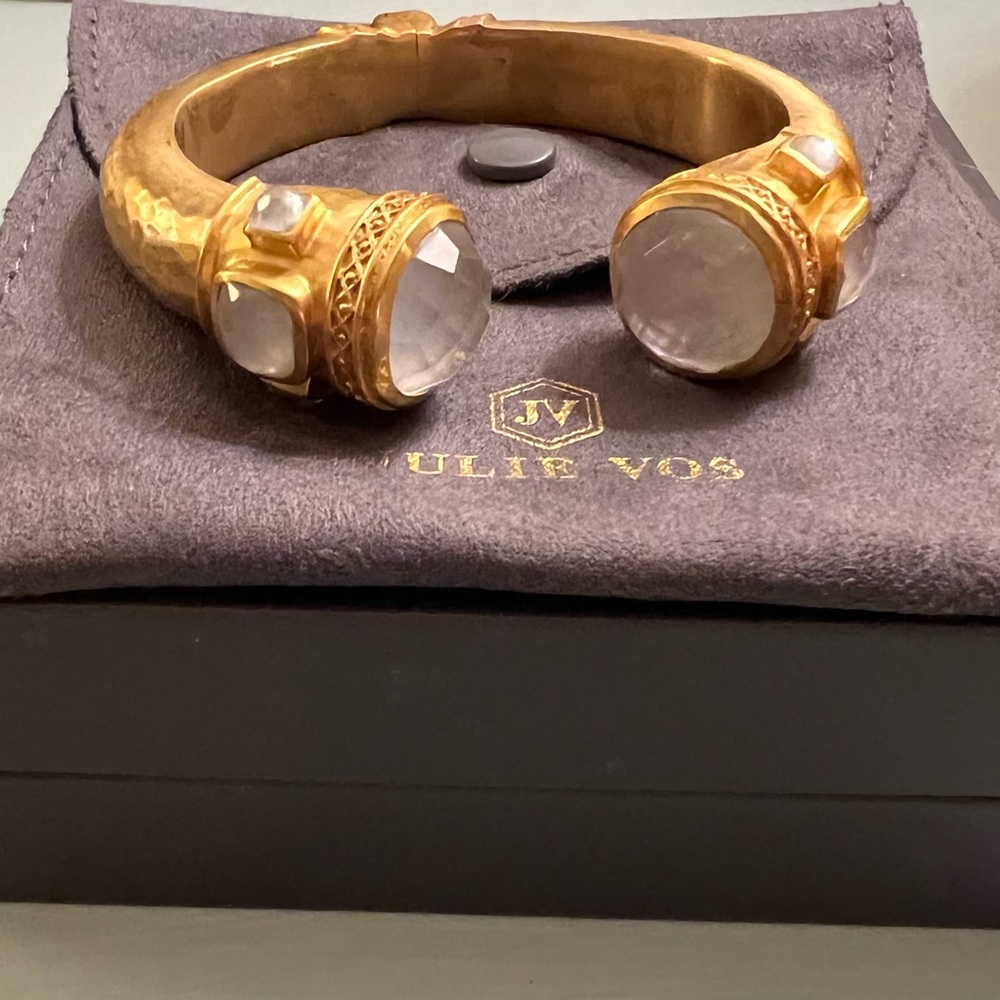 Julie Vos Catalina Cuff